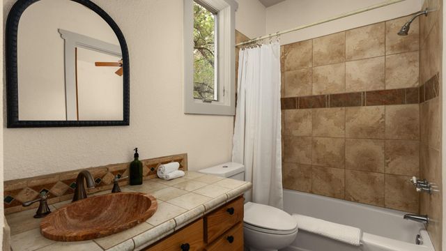 521 Rancho Grande DR, Wimberley, TX 78676
