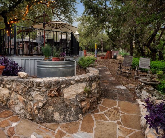 521 Rancho Grande DR, Wimberley, TX 78676