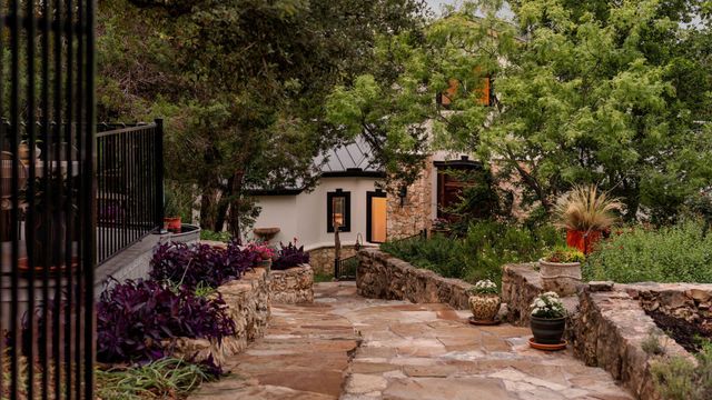 521 Rancho Grande DR, Wimberley, TX 78676