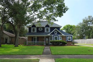 54 Staghorn Court, Lake Jackson, TX 77566