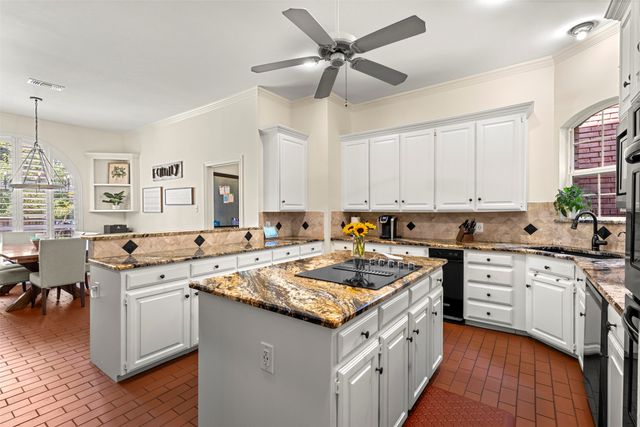 8 Park Place, Mansfield, TX 76063