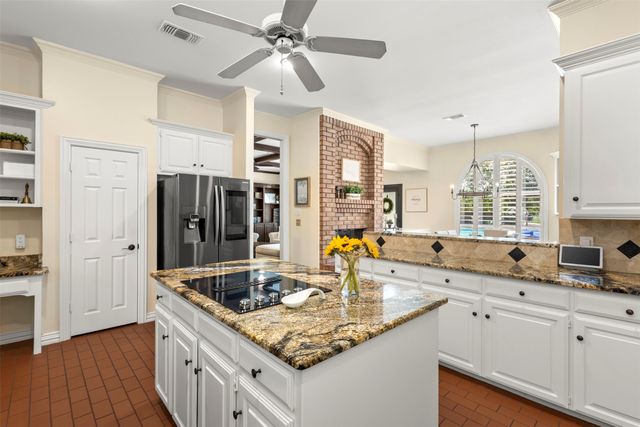 8 Park Place, Mansfield, TX 76063