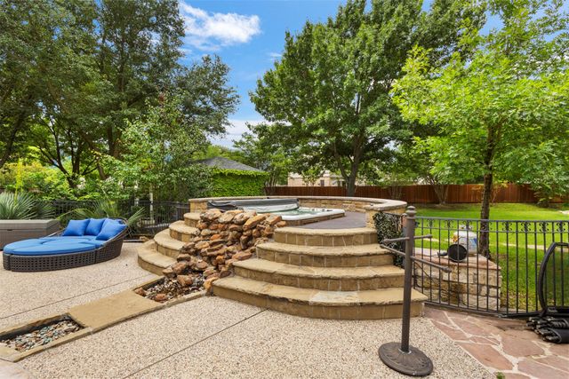 8 Park Place, Mansfield, TX 76063