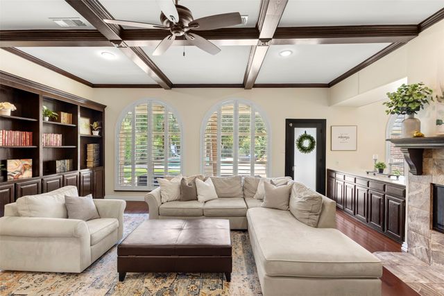 8 Park Place, Mansfield, TX 76063