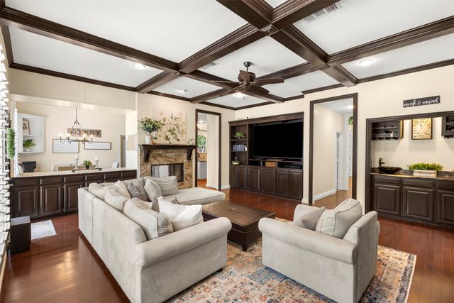 8 Park Place, Mansfield, TX 76063