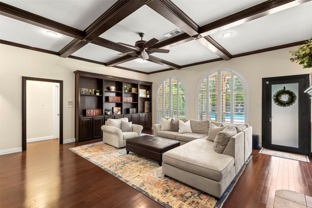 8 Park Place, Mansfield, TX 76063