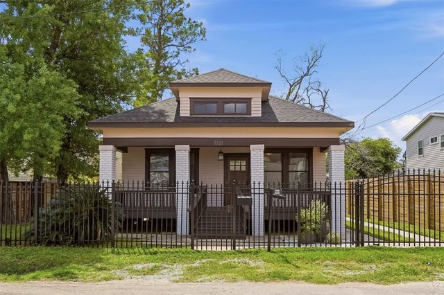 1211 Bingham Street, Houston, TX 77007
