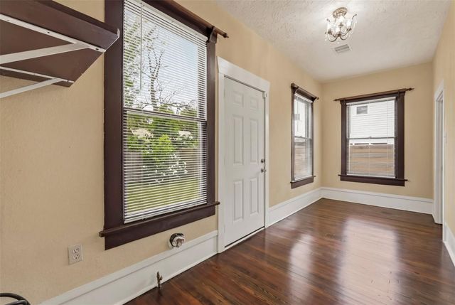 1211 Bingham Street, Houston, TX 77007