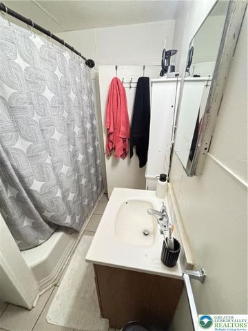 4731 Vera Cruz Road 6, Emmaus Boro, PA 18049