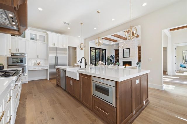 2401 Sailboat PASS, Spicewood, TX 78669