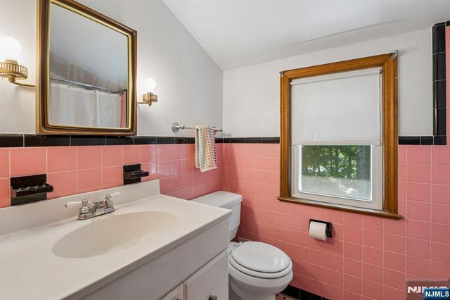 17 Orange Place, Wayne, NJ 07470
