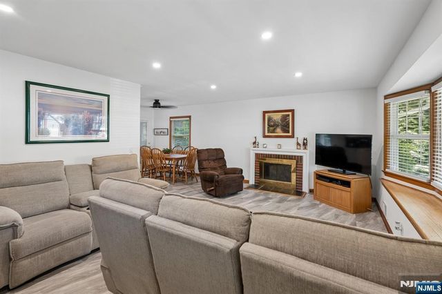 17 Orange Place, Wayne, NJ 07470