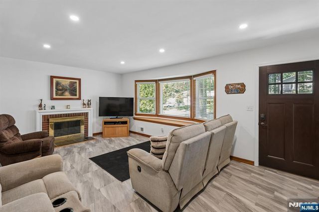 17 Orange Place, Wayne, NJ 07470