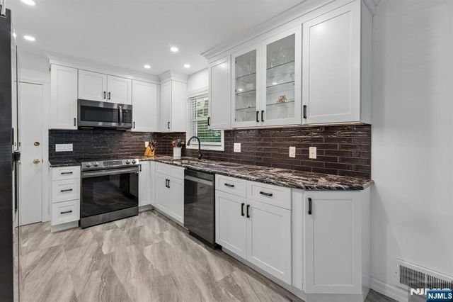 17 Orange Place, Wayne, NJ 07470