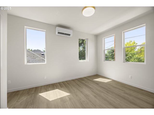 5860 N MISSOURI Ave, Portland, OR 97217