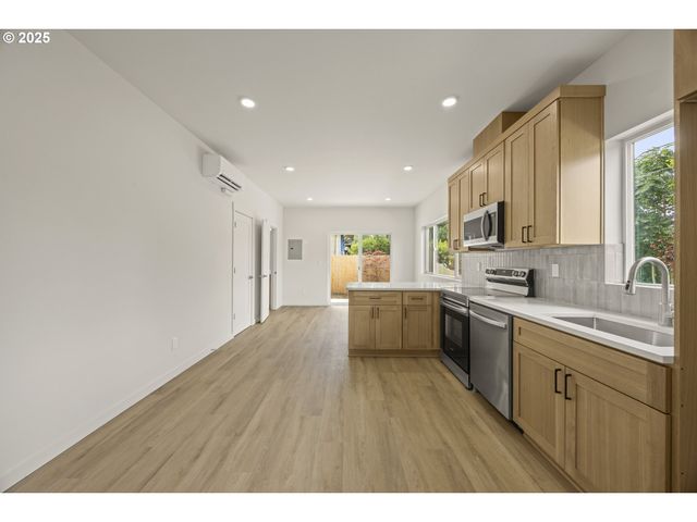 5860 N MISSOURI Ave, Portland, OR 97217