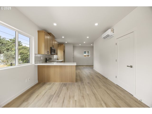 5860 N MISSOURI Ave, Portland, OR 97217