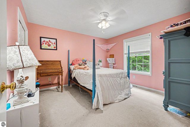 6444 Los Altos Drive NE, Rockford, MI 49341