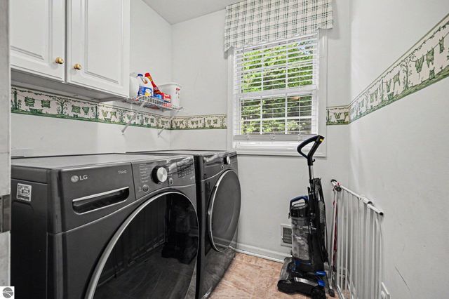 6444 Los Altos Drive NE, Rockford, MI 49341