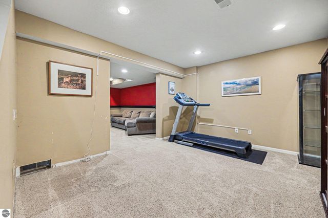 6444 Los Altos Drive NE, Rockford, MI 49341