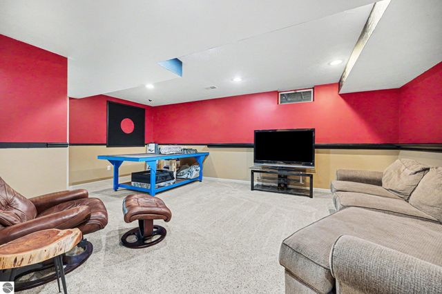 6444 Los Altos Drive NE, Rockford, MI 49341