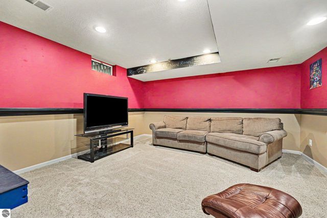 6444 Los Altos Drive NE, Rockford, MI 49341