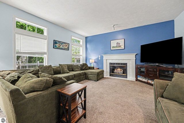 6444 Los Altos Drive NE, Rockford, MI 49341