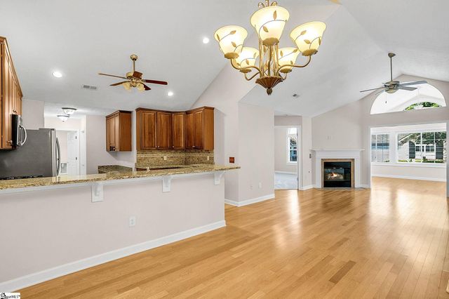 27 Fudora Circle, Simpsonville, SC 29681
