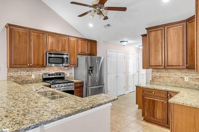27 Fudora Circle, Simpsonville, SC 29681
