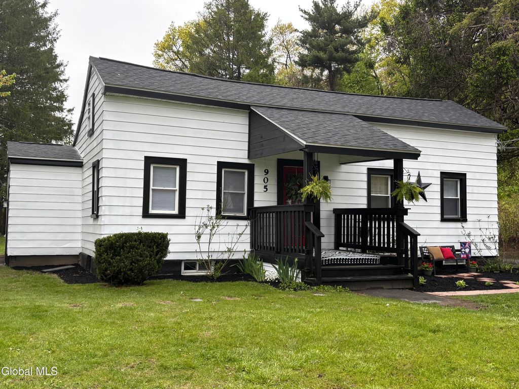 905 Balltown Road, Niskayuna, NY 12309