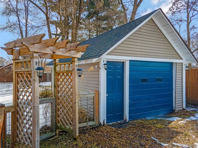 128 Clarence Street, Holly, MI 48442