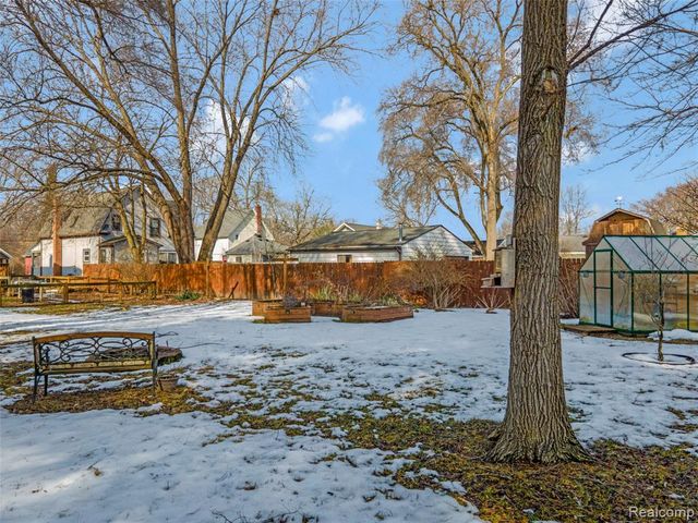 128 Clarence Street, Holly, MI 48442