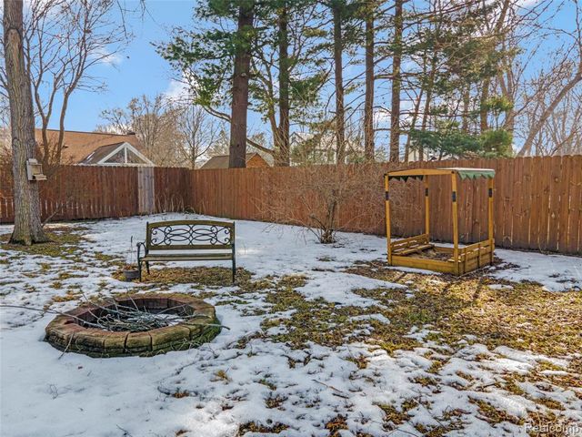 128 Clarence Street, Holly, MI 48442