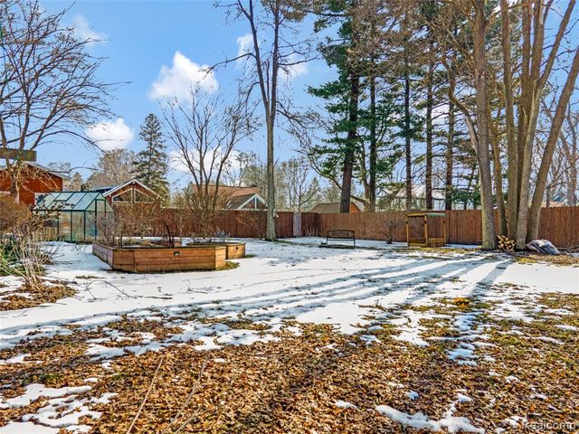 128 Clarence Street, Holly, MI 48442