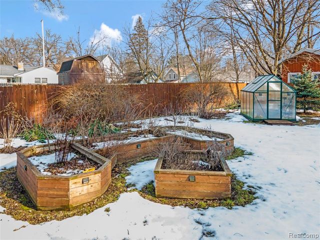 128 Clarence Street, Holly, MI 48442