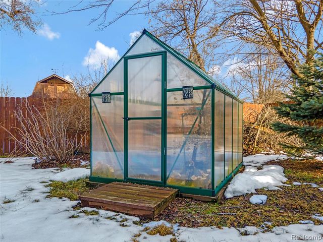 128 Clarence Street, Holly, MI 48442