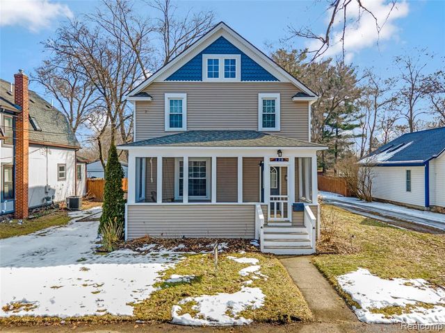 128 Clarence Street, Holly, MI 48442