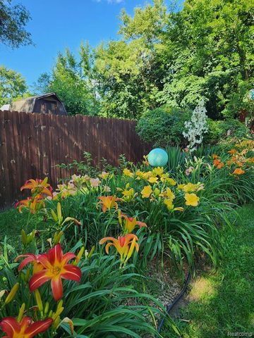 128 Clarence Street, Holly, MI 48442