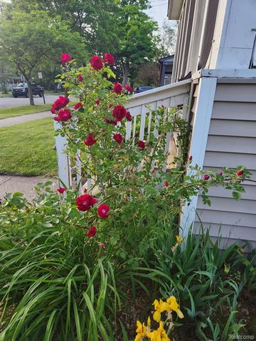 128 Clarence Street, Holly, MI 48442