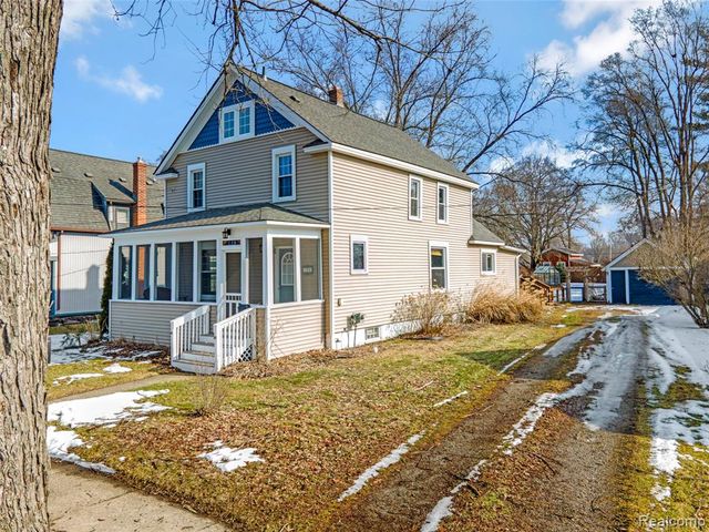 128 Clarence Street, Holly, MI 48442