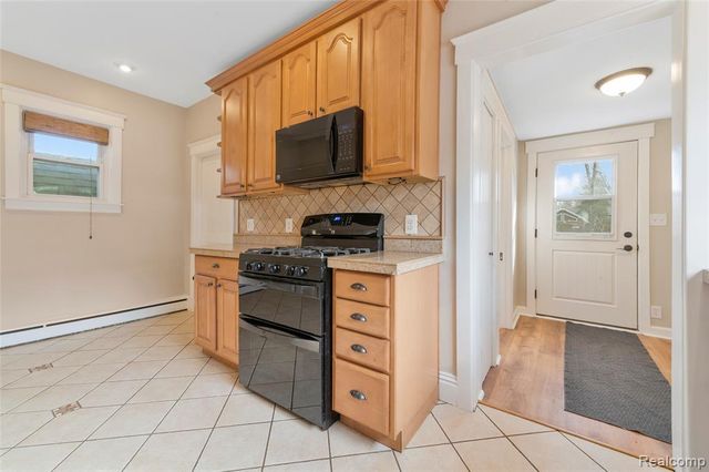 128 Clarence Street, Holly, MI 48442