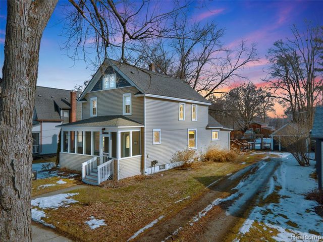 128 Clarence Street, Holly, MI 48442