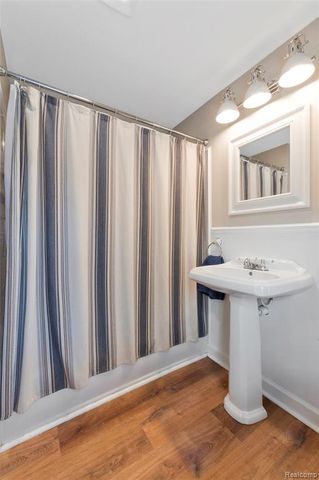 128 Clarence Street, Holly, MI 48442