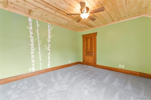 128 Clarence Street, Holly, MI 48442