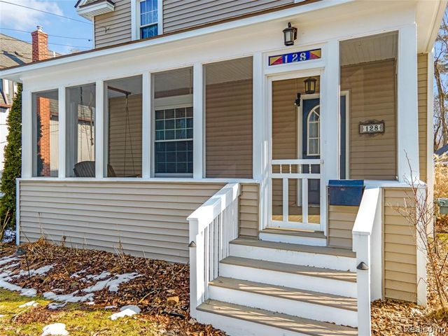 128 Clarence Street, Holly, MI 48442