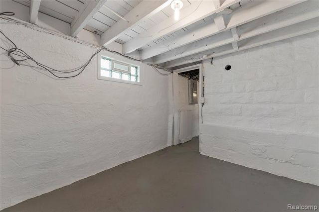 128 Clarence Street, Holly, MI 48442