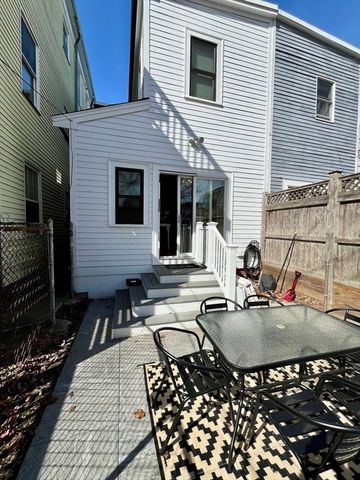 659 E 6th St, Boston, MA 02127