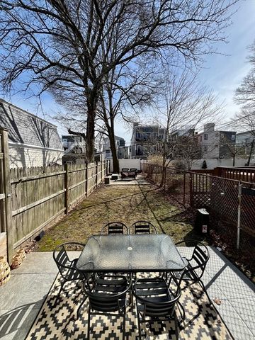 659 E 6th St, Boston, MA 02127