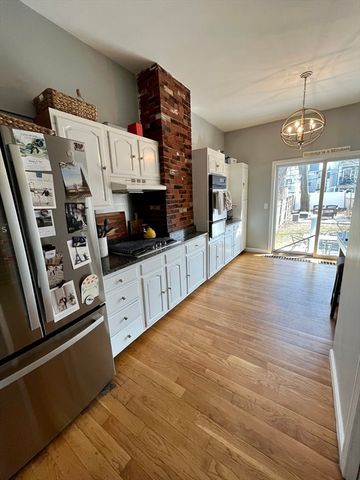 659 E 6th St, Boston, MA 02127