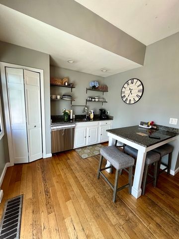 659 E 6th St, Boston, MA 02127